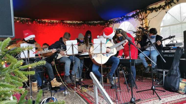 AvH-Bands auf dem Neusser Weihnachtsmarkt