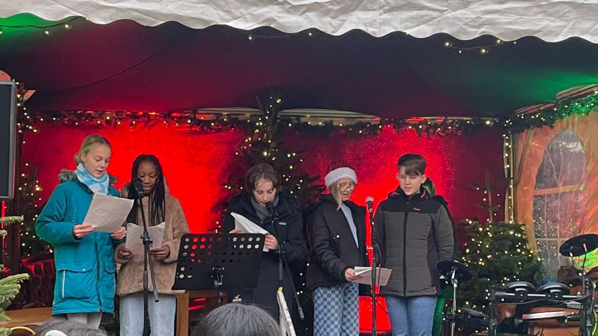 Wir vom AvH wieder auf dem Neusser Weihnachstmarkt