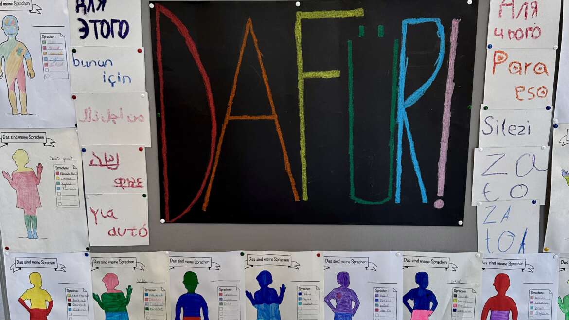 Wie werden Jugendliche, die aus ihren Heimatländern flüchten mussten, unterrichtet? Wir feiern das 10-jährige Jubiläum der ,,Seiteneinsteiger-Klasse“!