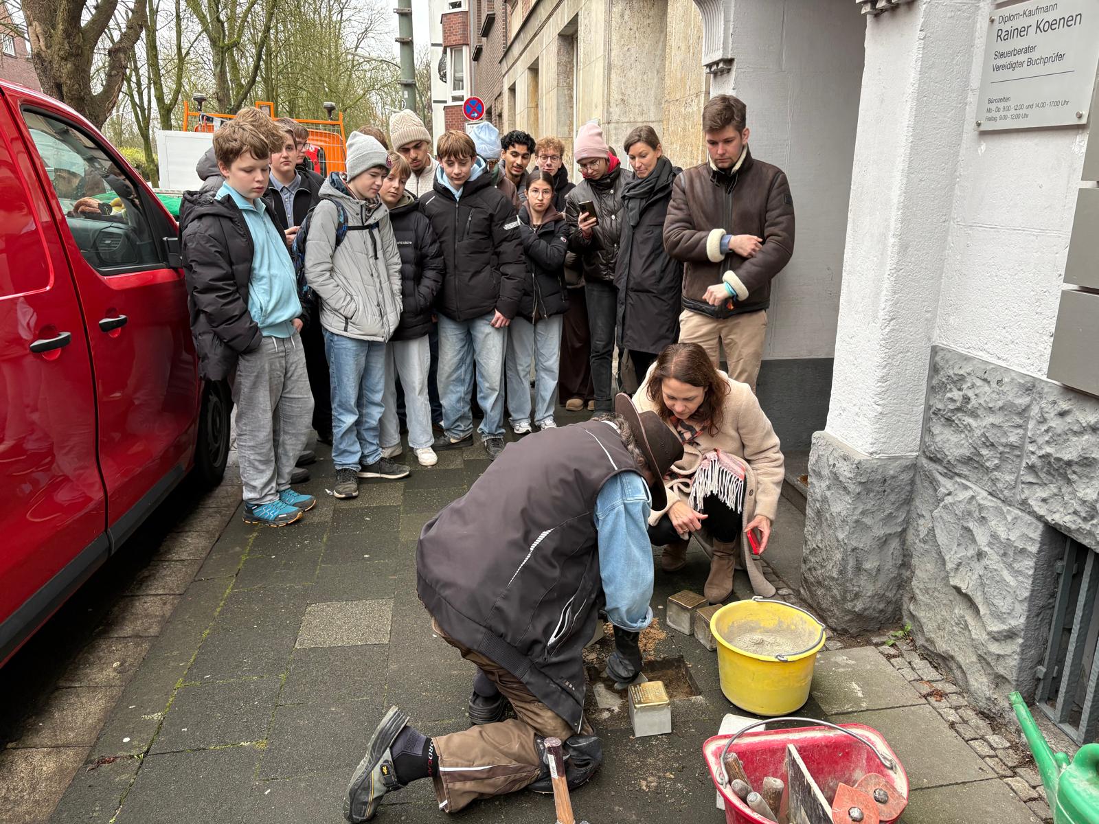 20 Jahre Stolpersteinverlegung in Neuss – das größte dezentrale Mahnmal weltweit