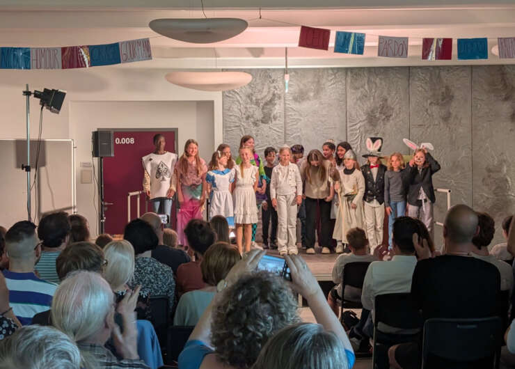 TheaterKids spielen „Alice im Wunderland“